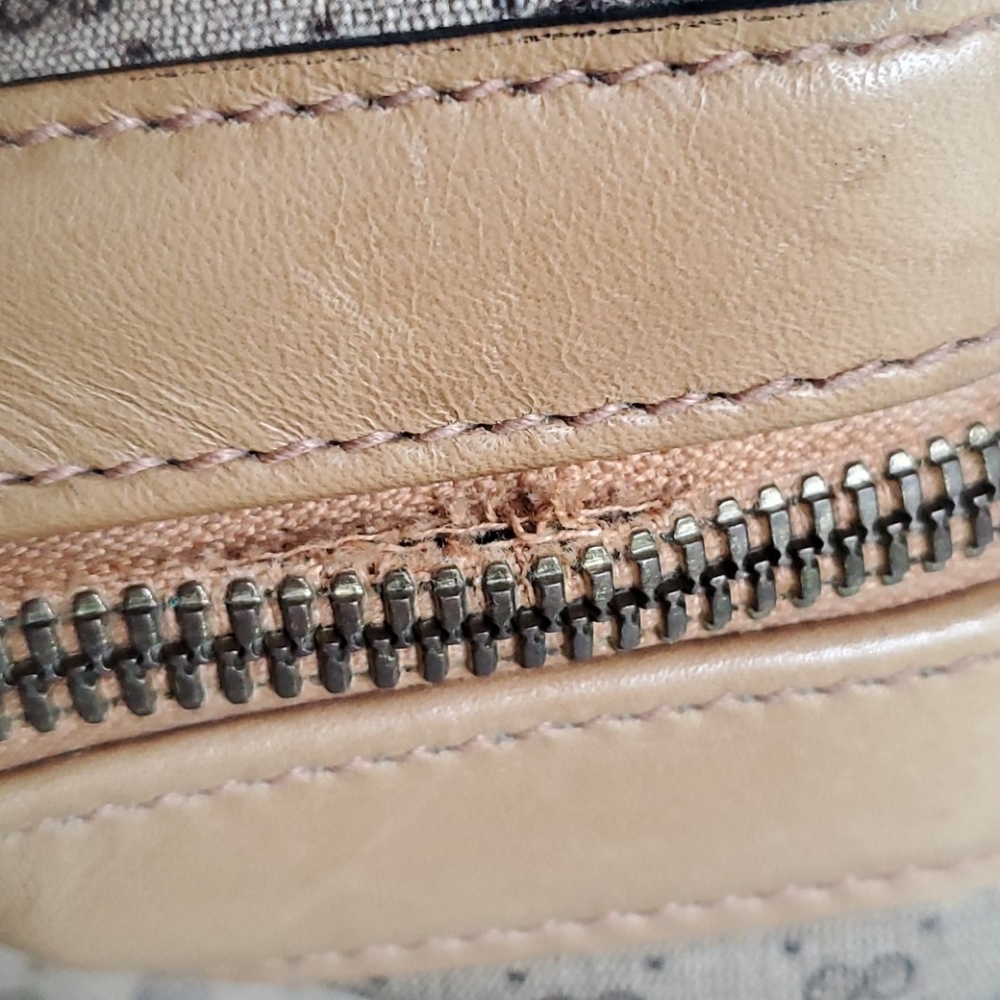 Authentic Gucci Weekend Bag - Picture 10 of 16
